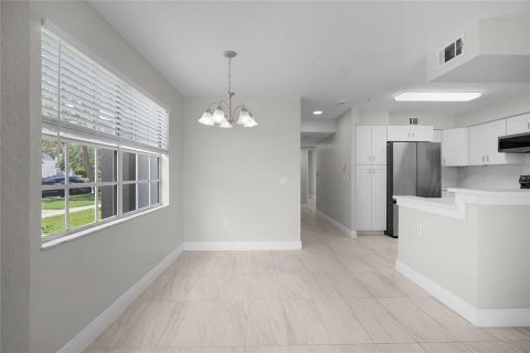 Condo in Orlando, Florida, 2 bedrooms № 2206603 - photo 14