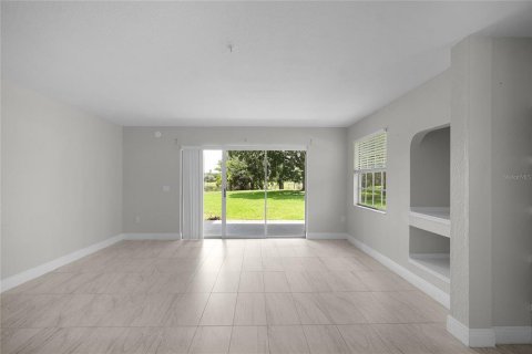Condo in Orlando, Florida, 2 bedrooms № 2206603 - photo 9