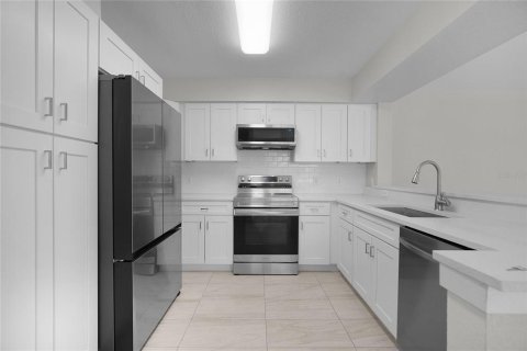 Condo in Orlando, Florida, 2 bedrooms № 2206603 - photo 6