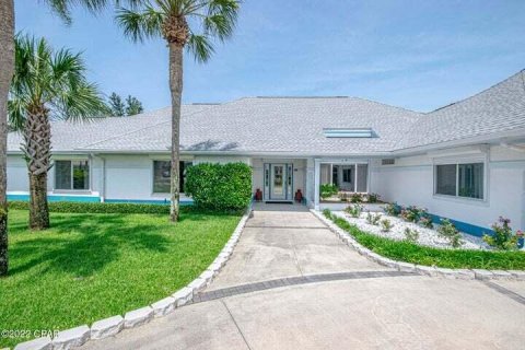 House in Panama City Beach, Florida 4 bedrooms, 378.76 sq.m. № 562190 - photo 1