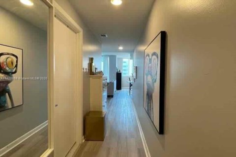 Condominio en alquiler en Miami, Florida, 2 dormitorios, 93.46 m2 № 1938525 - foto 13