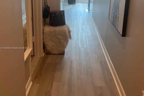 Condominio en alquiler en Miami, Florida, 2 dormitorios, 93.46 m2 № 1938525 - foto 15
