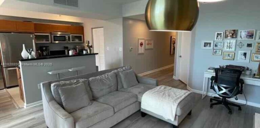 Condominio en Miami, Florida, 2 dormitorios № 1938525