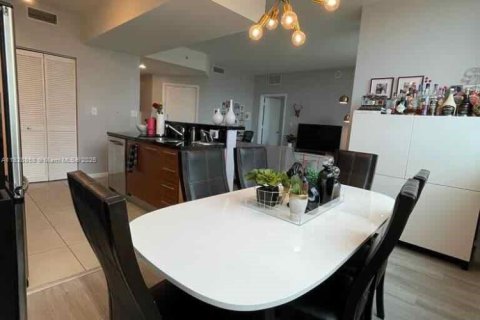 Condominio en alquiler en Miami, Florida, 2 dormitorios, 93.46 m2 № 1938525 - foto 11