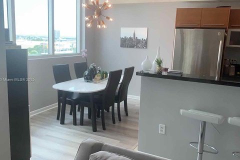 Condominio en alquiler en Miami, Florida, 2 dormitorios, 93.46 m2 № 1938525 - foto 6