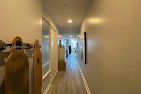 Condominio en alquiler en Miami, Florida, 2 dormitorios, 93.46 m2 № 1938525 - foto 17