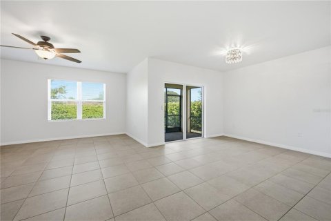 Villa ou maison à vendre à Lehigh Acres, Floride: 4 chambres, 169.83 m2 № 2341764 - photo 19