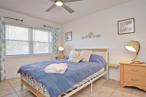 House in Englewood, Florida 3 bedrooms, 143.81 sq.m. № 2275421 - photo 11