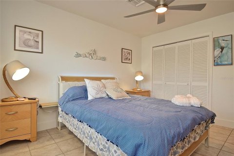 House in Englewood, Florida 3 bedrooms, 143.81 sq.m. № 2275421 - photo 12