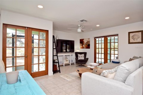 House in Englewood, Florida 3 bedrooms, 143.81 sq.m. № 2275421 - photo 2