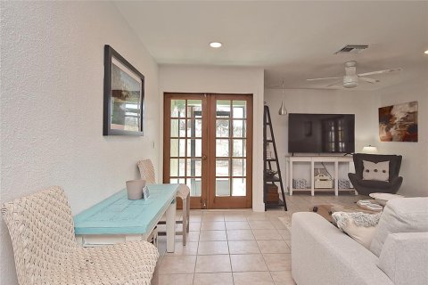 House in Englewood, Florida 3 bedrooms, 143.81 sq.m. № 2275421 - photo 3