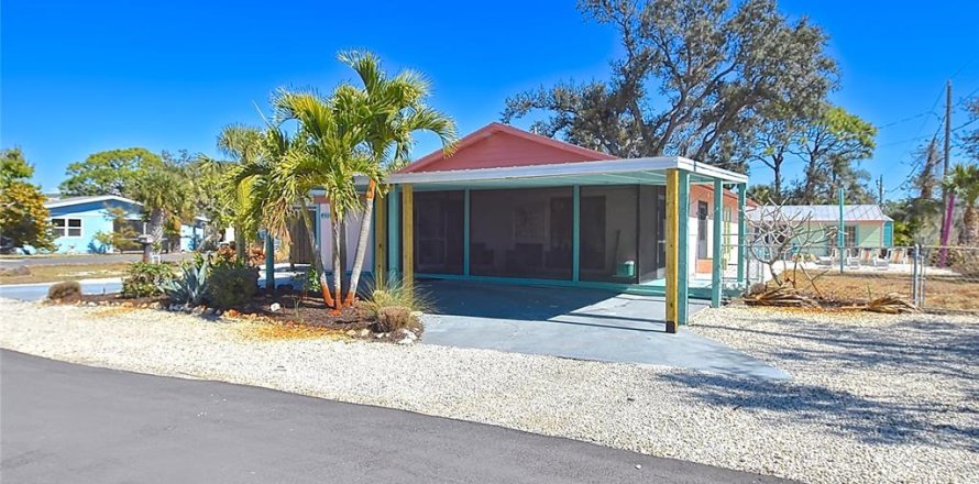 House in Englewood, Florida 3 bedrooms, 143.81 sq.m. № 2275421