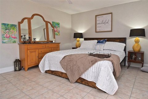 House in Englewood, Florida 3 bedrooms, 143.81 sq.m. № 2275421 - photo 8