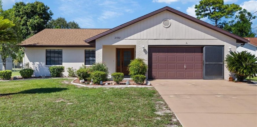 Villa ou maison à Spring Hill, Floride 2 chambres, 107.21 m2 № 2420275