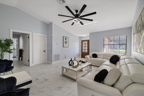 Villa ou maison à vendre à Spring Hill, Floride: 2 chambres, 107.21 m2 № 2420275 - photo 11
