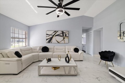 Villa ou maison à vendre à Spring Hill, Floride: 2 chambres, 107.21 m2 № 2420275 - photo 10
