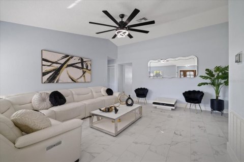 Villa ou maison à vendre à Spring Hill, Floride: 2 chambres, 107.21 m2 № 2420275 - photo 8