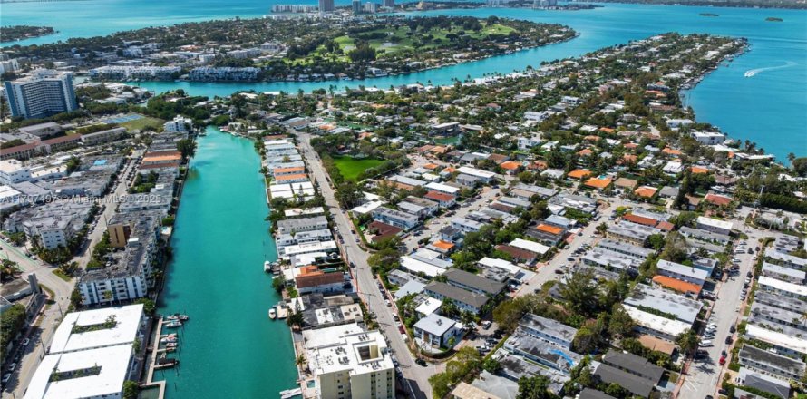 Touwnhouse à Miami Beach, Floride 4 chambres, 185.8 m2 № 1714774