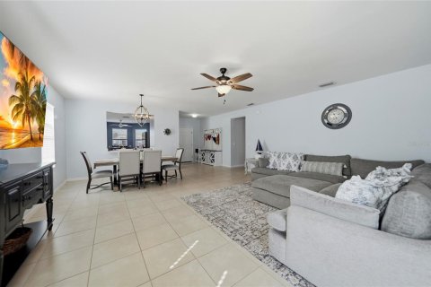 House in Punta Gorda, Florida 3 bedrooms, 163.14 sq.m. № 2110877 - photo 5