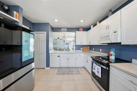 House in Punta Gorda, Florida 3 bedrooms, 163.14 sq.m. № 2110877 - photo 7
