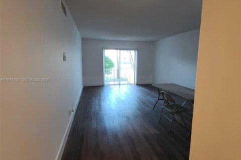 Condo in Hialeah, Florida, 2 bedrooms  № 1998412