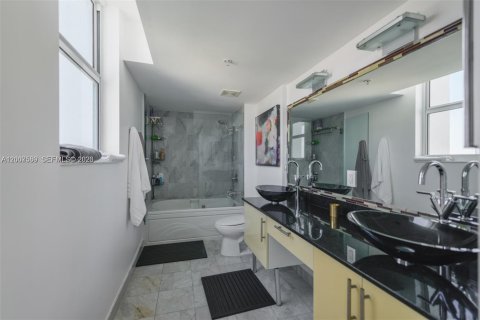 Copropriété à louer à Miami, Floride: 2 chambres, 103.12 m2 № 2071583 - photo 10