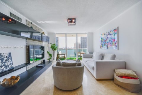 Copropriété à louer à Miami, Floride: 2 chambres, 103.12 m2 № 2071583 - photo 4