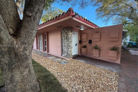 Casa en alquiler en Coral Gables, Florida, 2 dormitorios, 202.16 m2 № 2007668 - foto 11