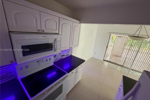 Casa en alquiler en Coral Gables, Florida, 2 dormitorios, 202.16 m2 № 2007668 - foto 13