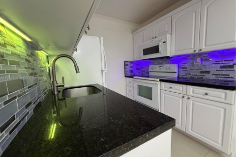 Casa en Coral Gables, Florida 2 dormitorios, 202.16 m2 № 2007668