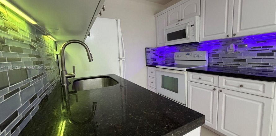 Casa en Coral Gables, Florida 2 dormitorios, 202.16 m2 № 2007668