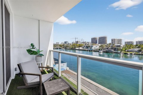 Copropriété à vendre à Bay Harbor Islands, Floride: 2 chambres, 129.88 m2 № 2186373 - photo 14