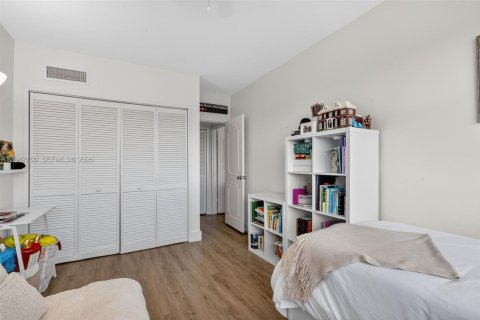 Copropriété à vendre à Bay Harbor Islands, Floride: 2 chambres, 129.88 m2 № 2186373 - photo 13
