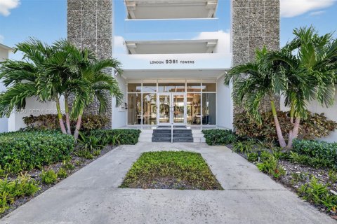 Copropriété à vendre à Bay Harbor Islands, Floride: 2 chambres, 129.88 m2 № 2186373 - photo 20