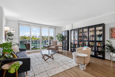 Condo à Bay Harbor Islands, Floride, 2 chambres  № 2186373