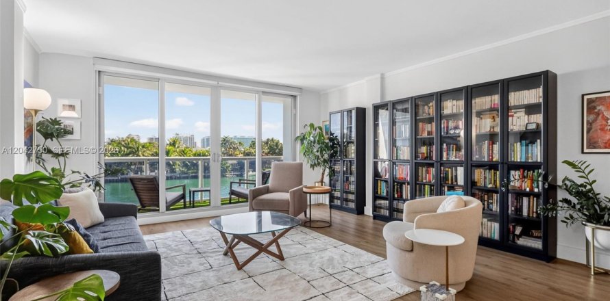 Condo à Bay Harbor Islands, Floride, 2 chambres  № 2186373