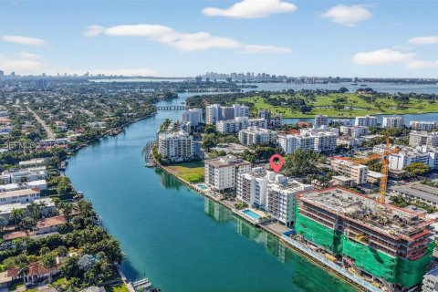 Copropriété à vendre à Bay Harbor Islands, Floride: 2 chambres, 129.88 m2 № 2186373 - photo 19