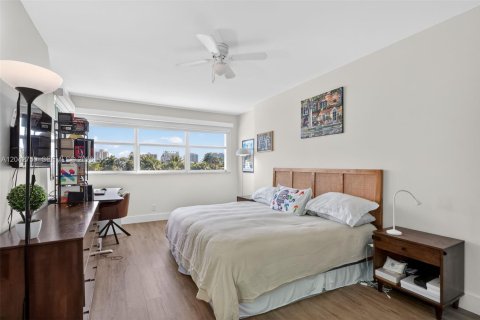 Copropriété à vendre à Bay Harbor Islands, Floride: 2 chambres, 129.88 m2 № 2186373 - photo 9