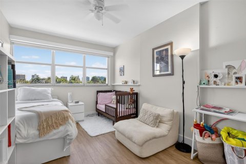 Copropriété à vendre à Bay Harbor Islands, Floride: 2 chambres, 129.88 m2 № 2186373 - photo 12