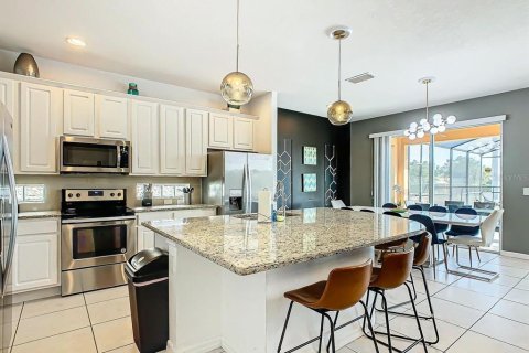 House in Davenport, Florida 8 bedrooms, 295.06 sq.m. № 1719889 - photo 29
