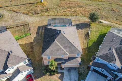 House in Davenport, Florida 8 bedrooms, 295.06 sq.m. № 1719889 - photo 4