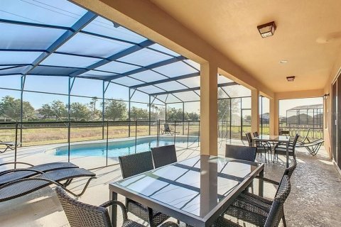 House in Davenport, Florida 8 bedrooms, 295.06 sq.m. № 1719889 - photo 10