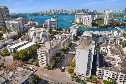 Condo in Miami Beach, Florida, 1 bedroom  № 1994854