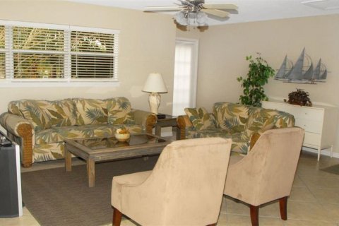 Condo in Sarasota, Florida, 1 bedroom  № 828429 - photo 11