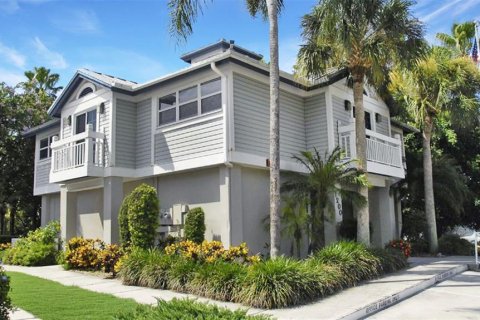 Condo in Sarasota, Florida, 1 bedroom  № 828429 - photo 1