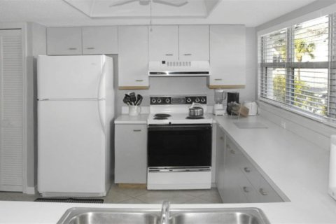 Condo in Sarasota, Florida, 1 bedroom  № 828429 - photo 5