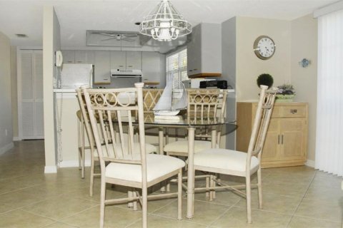 Condo in Sarasota, Florida, 1 bedroom  № 828429 - photo 8