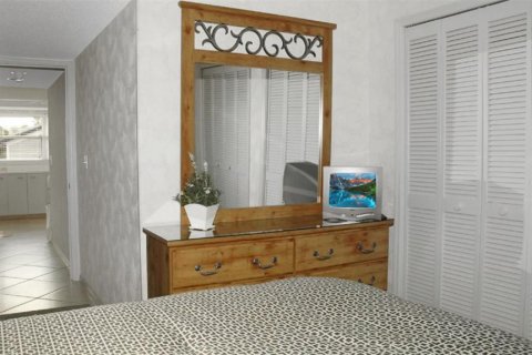 Condo in Sarasota, Florida, 1 bedroom  № 828429 - photo 12