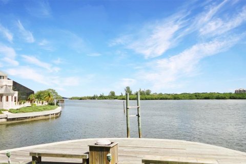 Condo in Sarasota, Florida, 1 bedroom  № 828429 - photo 23