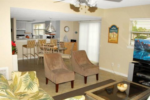 Condo in Sarasota, Florida, 1 bedroom  № 828429 - photo 9